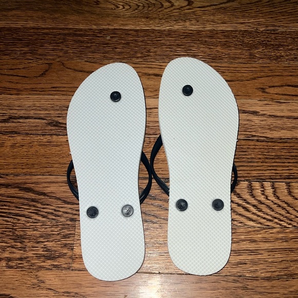 GAP Striped Flip Flops - Picture 3 of 3